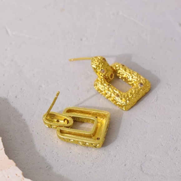 💛Gold plated square stud earrings - Picture 5 of 7